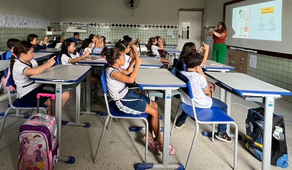 Aula Libras- Dias da Semana.jpg